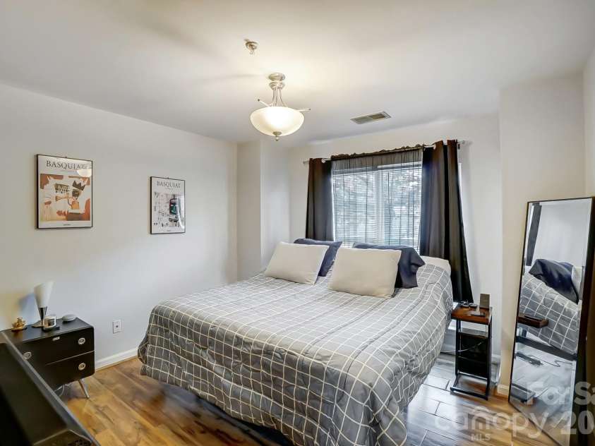 529 Graham Street, Charlotte, NC 28202.  MLS# CAR4417382, YatesRealty ID 46361. 