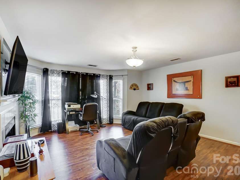 529 Graham Street, Charlotte, NC 28202.  MLS# CAR4417382, YatesRealty ID 46361. 