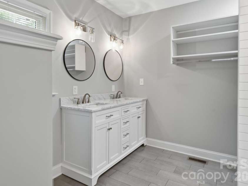 626 Green Street, Statesville, NC 28677.  MLS# CAR4417427, YatesRealty ID 46362. 