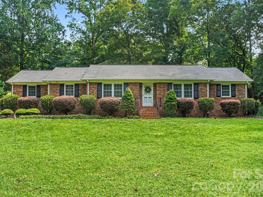 1204 Dumbarton Road, Gastonia, NC 28054.  MLS# CAR4417405, YatesRealty ID 46363. 