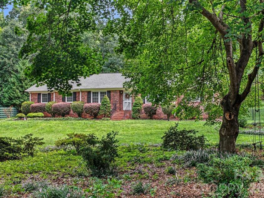 1204 Dumbarton Road, Gastonia, NC 28054.  MLS# CAR4417405, YatesRealty ID 46363. 