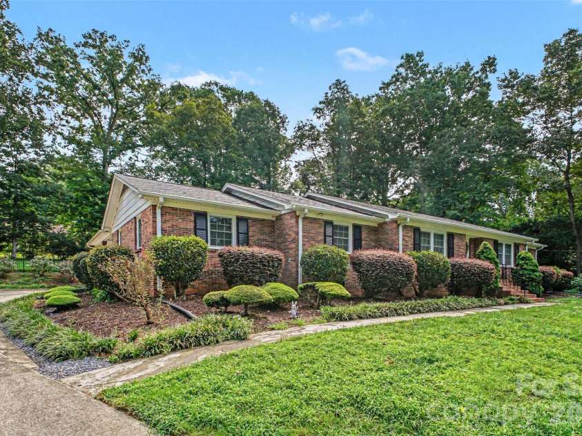 1204 Dumbarton Road, Gastonia, NC 28054.  MLS# CAR4417405, YatesRealty ID 46363. 
