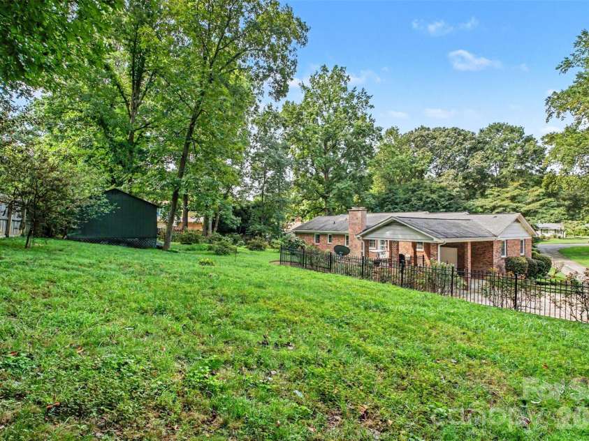 1204 Dumbarton Road, Gastonia, NC 28054.  MLS# CAR4417405, YatesRealty ID 46363. 
