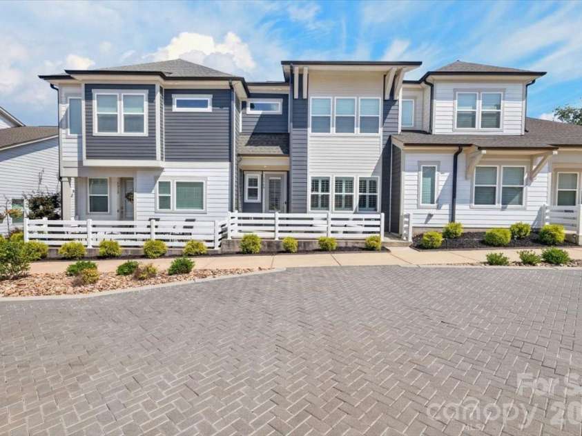 5940 Mantle Way, Kannapolis, NC 28081.  MLS# CAR4385702, YatesRealty ID 46366. 