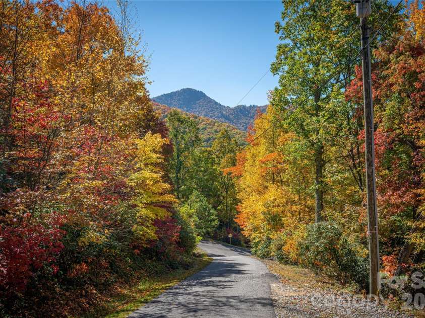 398 Locust Drive, Maggie Valley, NC 28751.  MLS# CAR4416894, YatesRealty ID 46368. Discover Fall Foliage