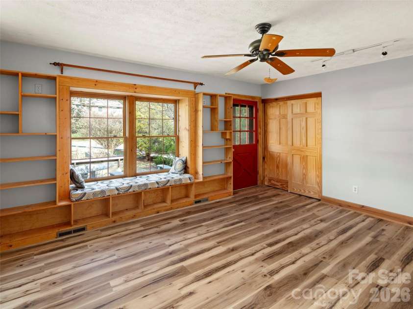 36 Auburndale Drive, Asheville, NC 28806.  MLS# CAR4353814, YatesRealty ID 4637. 