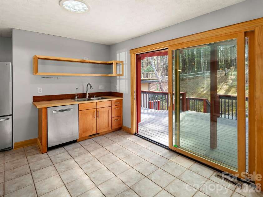 36 Auburndale Drive, Asheville, NC 28806.  MLS# CAR4353814, YatesRealty ID 4637. 
