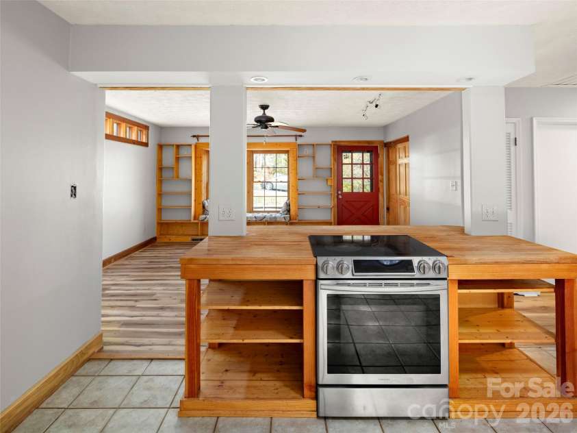36 Auburndale Drive, Asheville, NC 28806.  MLS# CAR4353814, YatesRealty ID 4637. 