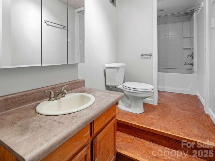 36 Auburndale Drive, Asheville, NC 28806.  MLS# CAR4353814, YatesRealty ID 4637. 