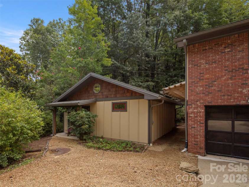 36 Auburndale Drive, Asheville, NC 28806.  MLS# CAR4353814, YatesRealty ID 4637. 