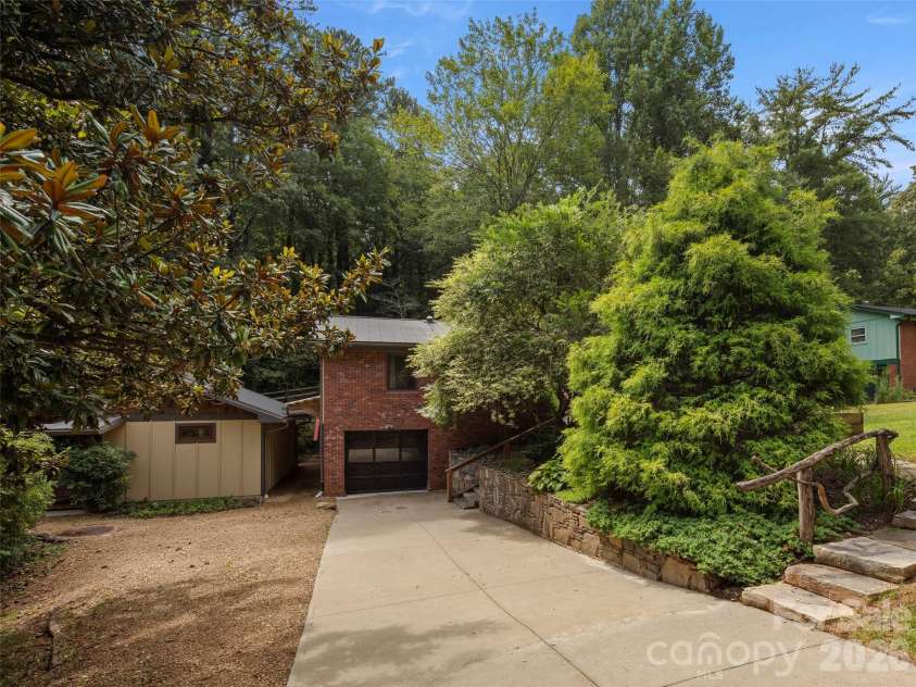 36 Auburndale Drive, Asheville, NC 28806.  MLS# CAR4353814, YatesRealty ID 4637. 