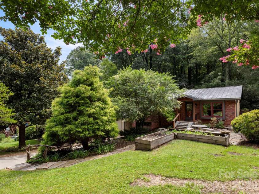 36 Auburndale Drive, Asheville, NC 28806.  MLS# CAR4353814, YatesRealty ID 4637. 