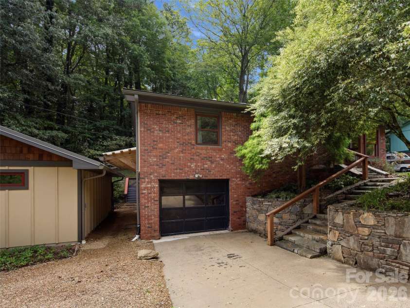 36 Auburndale Drive, Asheville, NC 28806.  MLS# CAR4353814, YatesRealty ID 4637. 