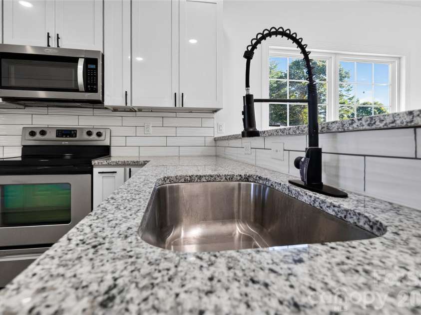 2110 Pinnacle View Drive, Kings Mountain, NC 28086.  MLS# CAR4417391, YatesRealty ID 46370. 