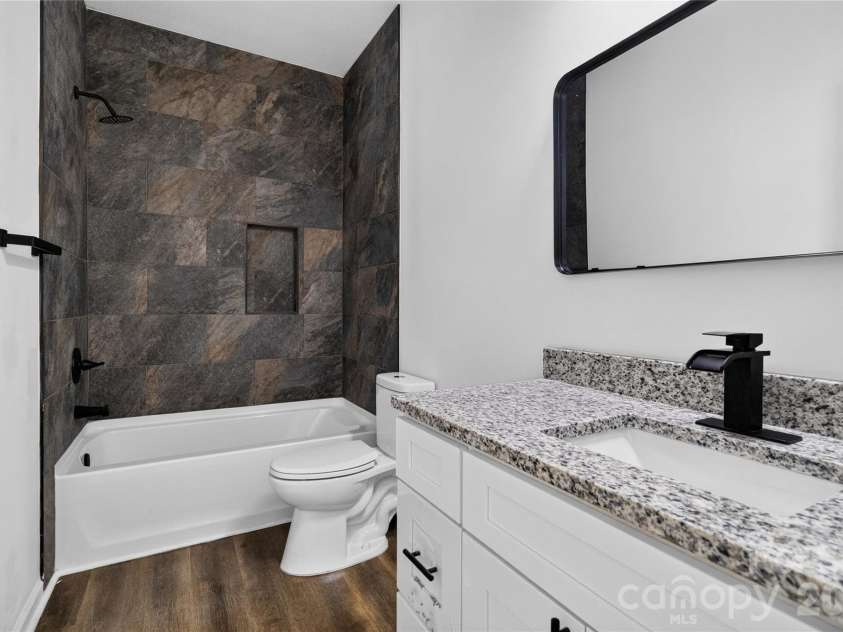 2110 Pinnacle View Drive, Kings Mountain, NC 28086.  MLS# CAR4417391, YatesRealty ID 46370. 
