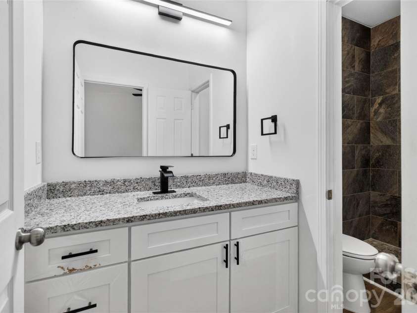 2110 Pinnacle View Drive, Kings Mountain, NC 28086.  MLS# CAR4417391, YatesRealty ID 46370. 