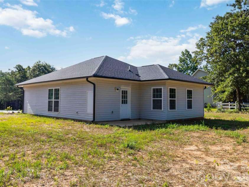 2110 Pinnacle View Drive, Kings Mountain, NC 28086.  MLS# CAR4417391, YatesRealty ID 46370. 