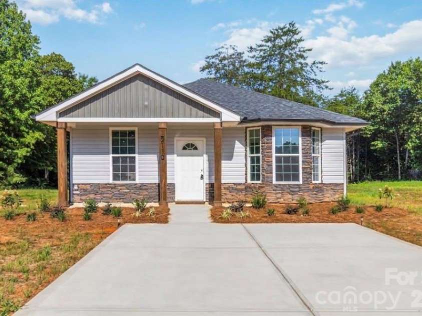 2110 Pinnacle View Drive, Kings Mountain, NC 28086.  MLS# CAR4417391, YatesRealty ID 46370. 