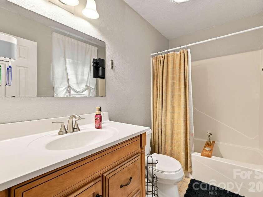 260 Justice Ridge Road, Candler, NC 28715.  MLS# CAR4417370, YatesRealty ID 46371. 