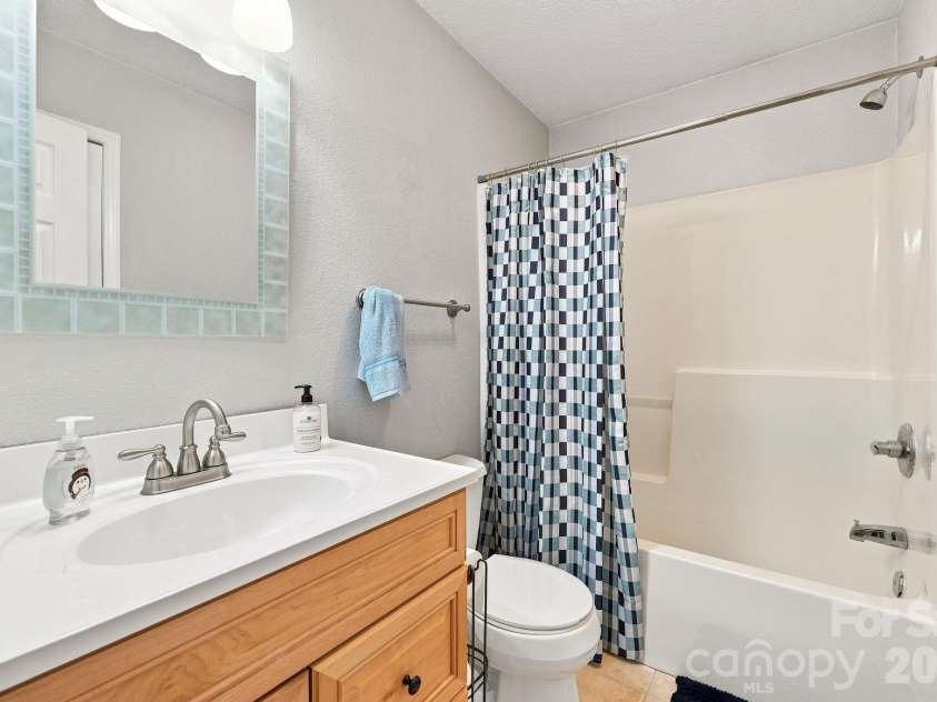 260 Justice Ridge Road, Candler, NC 28715.  MLS# CAR4417370, YatesRealty ID 46371. 