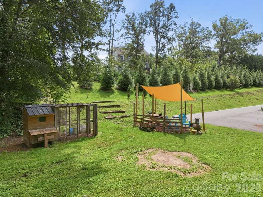 260 Justice Ridge Road, Candler, NC 28715.  MLS# CAR4417370, YatesRealty ID 46371. 