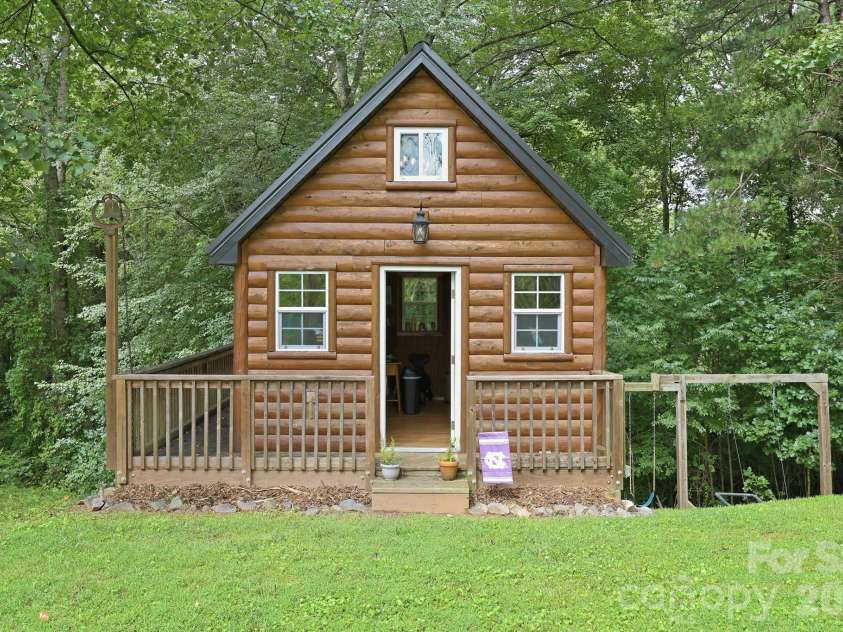 260 Justice Ridge Road, Candler, NC 28715.  MLS# CAR4417370, YatesRealty ID 46371. 