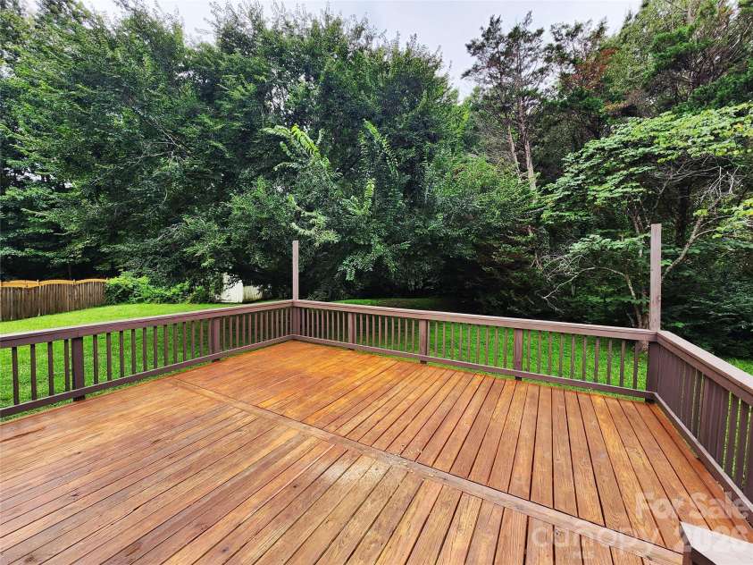 13505 O Toole Drive, Matthews, NC 28105.  MLS# CAR4417408, YatesRealty ID 46372. 