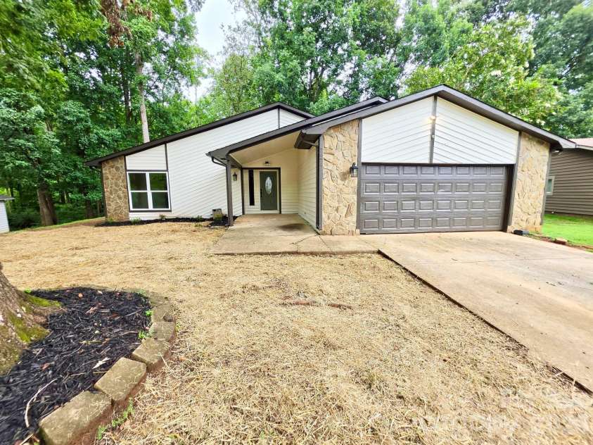 7424 Lawyers Station Drive, Mint Hill, NC 28227.  MLS# CAR4417385, YatesRealty ID 46373. 