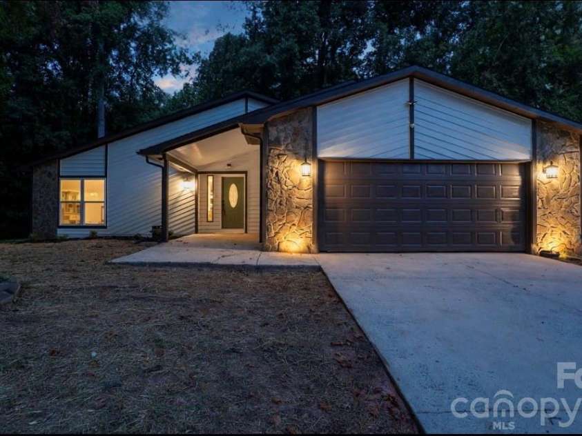 7424 Lawyers Station Drive, Mint Hill, NC 28227.  MLS# CAR4417385, YatesRealty ID 46373. 
