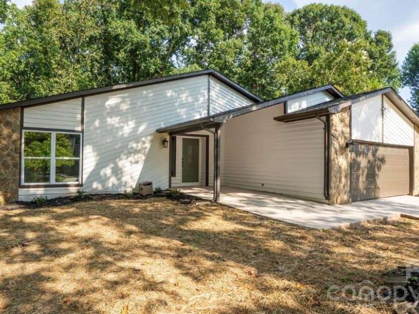 7424 Lawyers Station Drive, Mint Hill, NC 28227.  MLS# CAR4417385, YatesRealty ID 46373. 