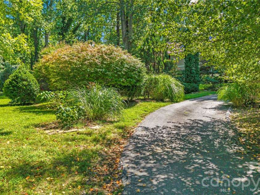 520 Esseola Street, Saluda, NC 28773.  MLS# CAR4416006, YatesRealty ID 46375. 