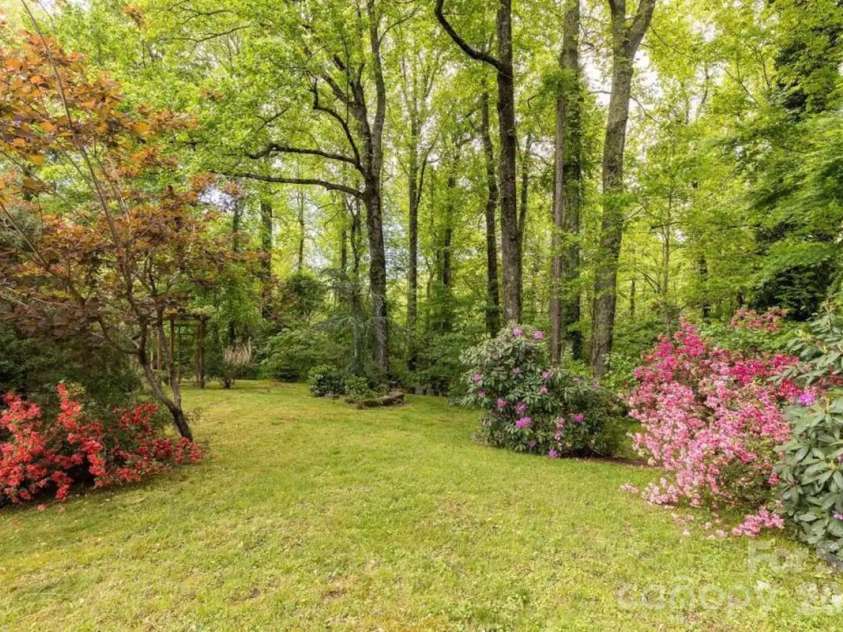 520 Esseola Street, Saluda, NC 28773.  MLS# CAR4416006, YatesRealty ID 46375. 