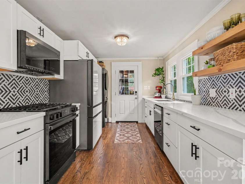 3330 Benard Avenue, Charlotte, NC 28206.  MLS# CAR4415704, YatesRealty ID 46377. 