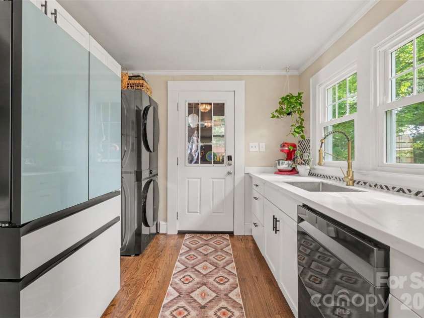 3330 Benard Avenue, Charlotte, NC 28206.  MLS# CAR4415704, YatesRealty ID 46377. 