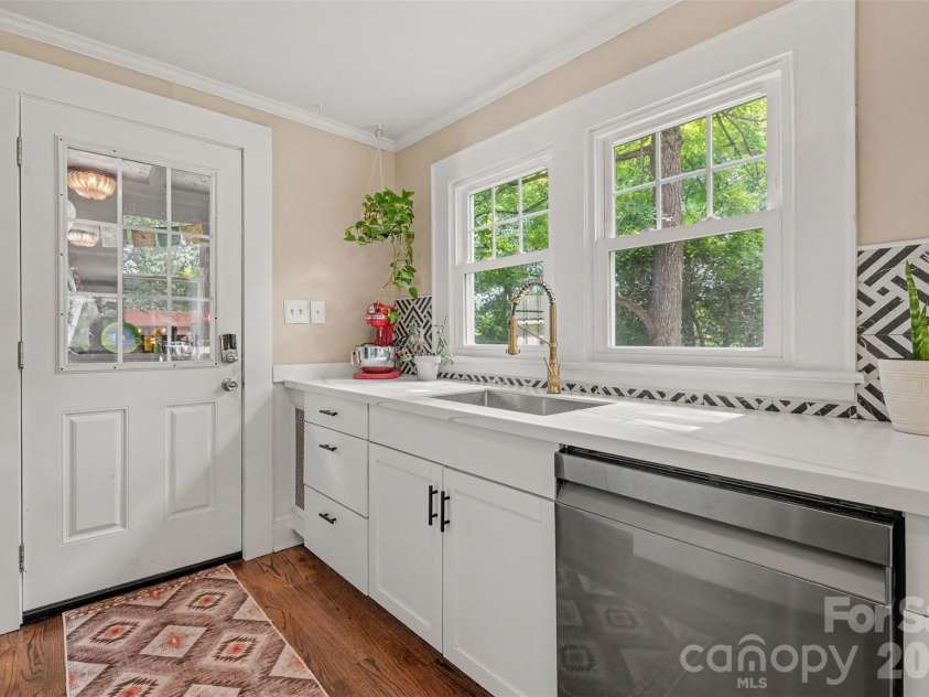 3330 Benard Avenue, Charlotte, NC 28206.  MLS# CAR4415704, YatesRealty ID 46377. 
