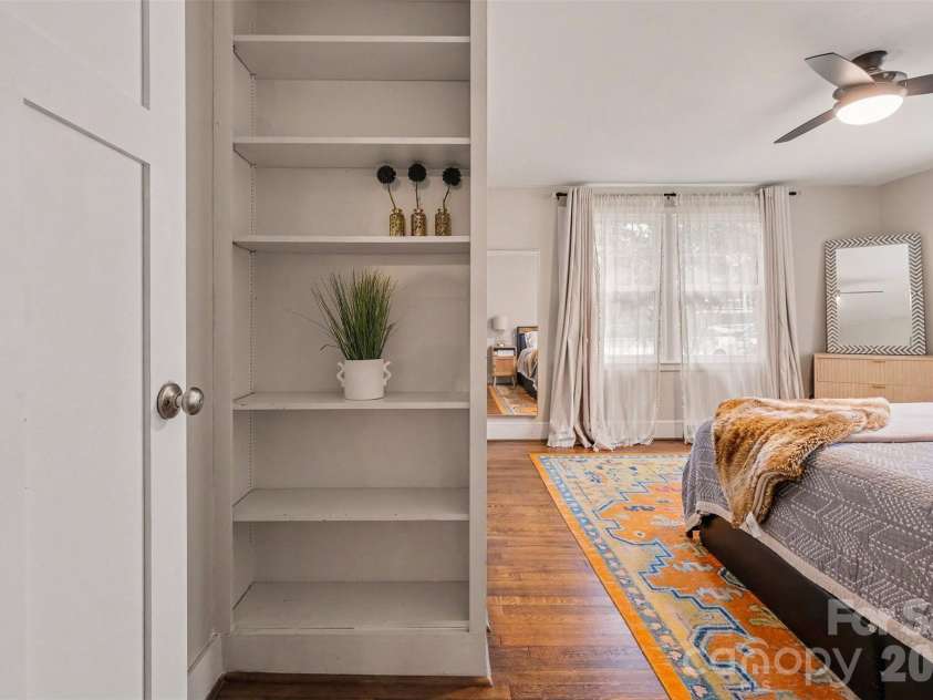 3330 Benard Avenue, Charlotte, NC 28206.  MLS# CAR4415704, YatesRealty ID 46377. 