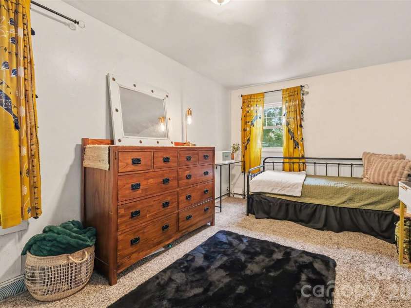 3330 Benard Avenue, Charlotte, NC 28206.  MLS# CAR4415704, YatesRealty ID 46377. 