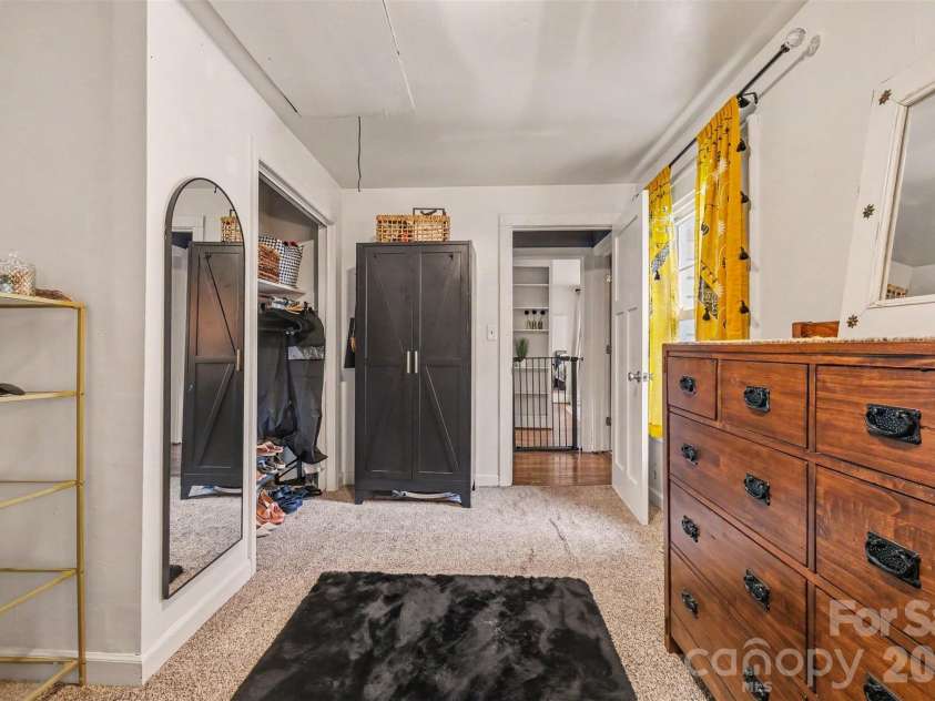 3330 Benard Avenue, Charlotte, NC 28206.  MLS# CAR4415704, YatesRealty ID 46377. 