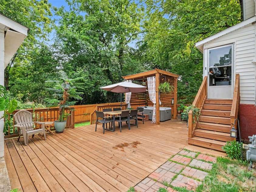 3330 Benard Avenue, Charlotte, NC 28206.  MLS# CAR4415704, YatesRealty ID 46377. 