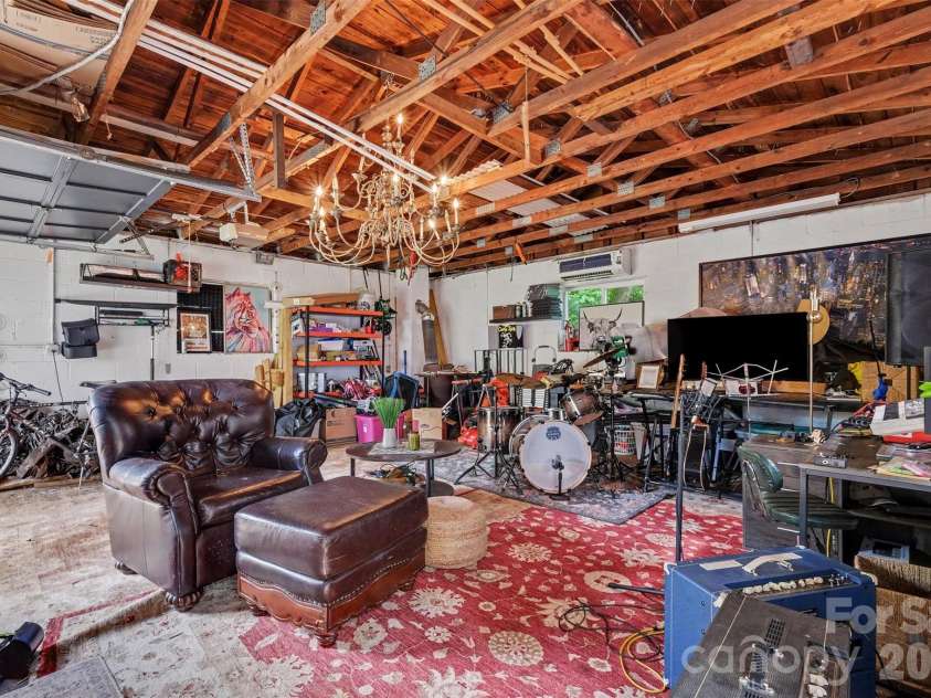 3330 Benard Avenue, Charlotte, NC 28206.  MLS# CAR4415704, YatesRealty ID 46377. 