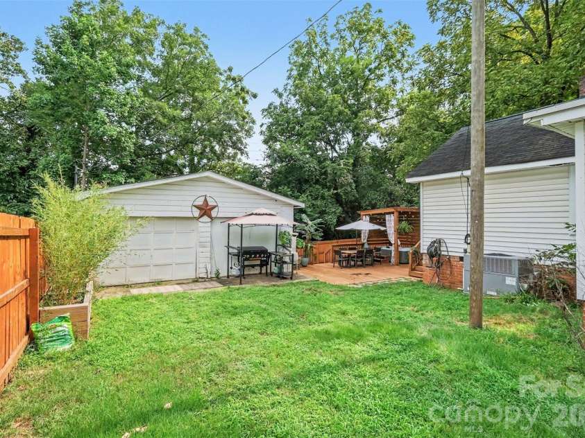3330 Benard Avenue, Charlotte, NC 28206.  MLS# CAR4415704, YatesRealty ID 46377. 