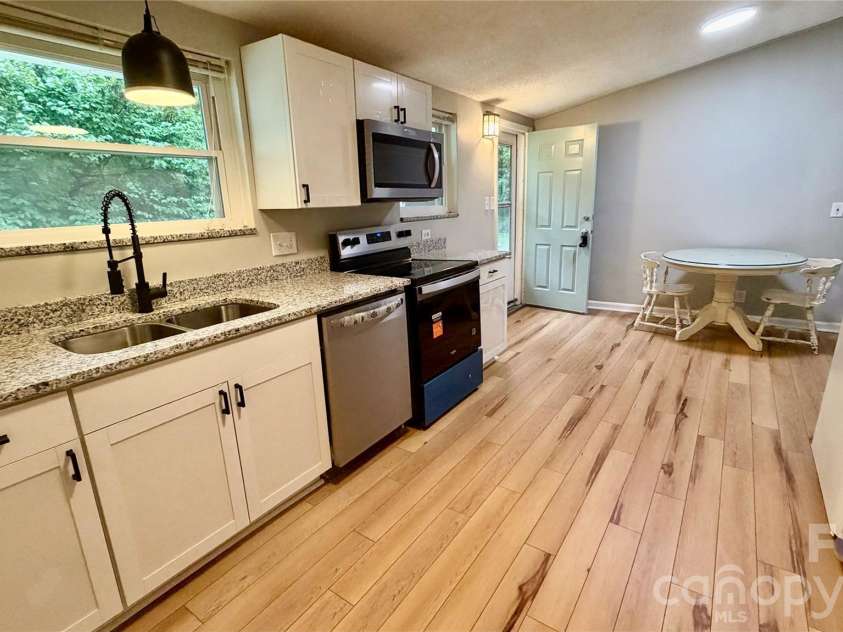 216 Auten Circle, Mount Holly, NC 28120.  MLS# CAR4416875, YatesRealty ID 46378. 
