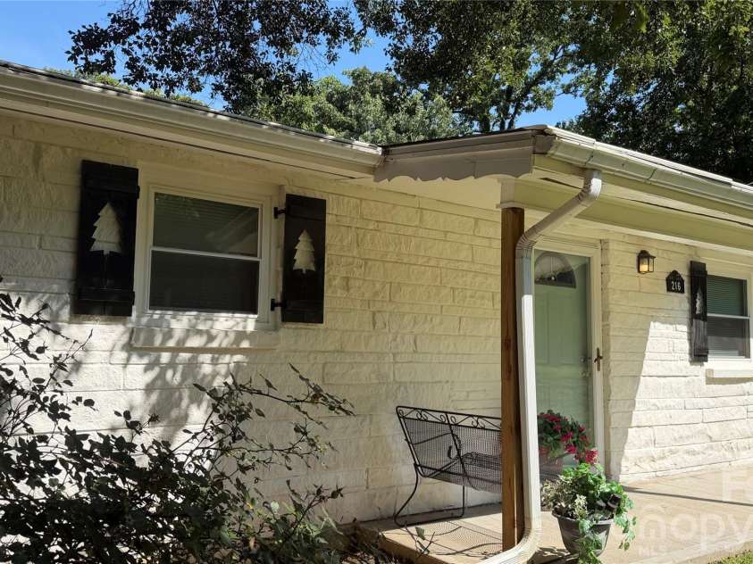 216 Auten Circle, Mount Holly, NC 28120.  MLS# CAR4416875, YatesRealty ID 46378. 