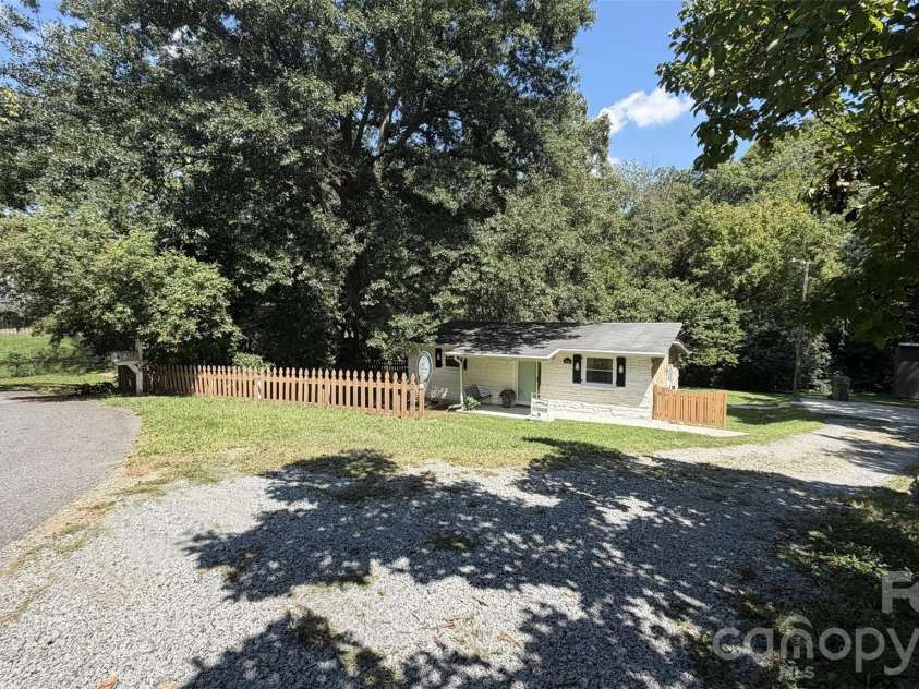 216 Auten Circle, Mount Holly, NC 28120.  MLS# CAR4416875, YatesRealty ID 46378. 