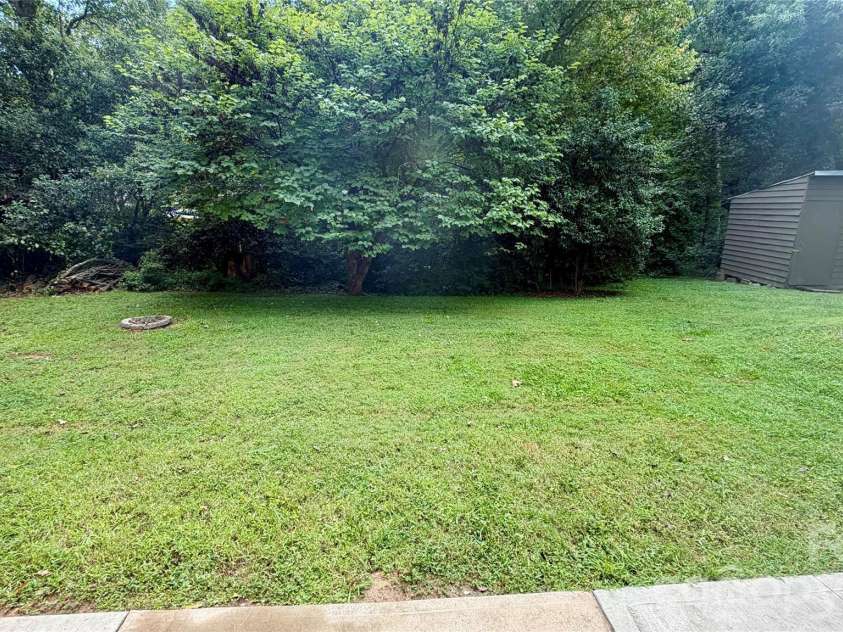 216 Auten Circle, Mount Holly, NC 28120.  MLS# CAR4416875, YatesRealty ID 46378. 