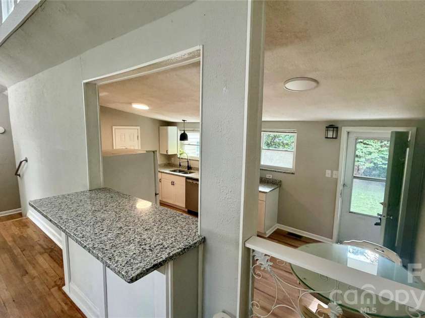 216 Auten Circle, Mount Holly, NC 28120.  MLS# CAR4416875, YatesRealty ID 46378. Eat-in bar overlooks kitchen, great for entertaining