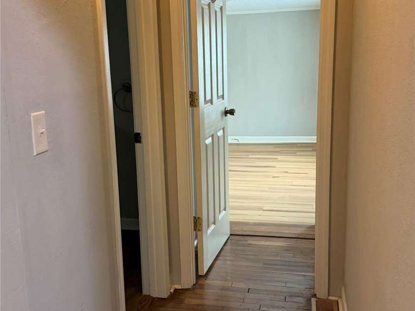 216 Auten Circle, Mount Holly, NC 28120.  MLS# CAR4416875, YatesRealty ID 46378. Hallway to bathrm & back bedroom.