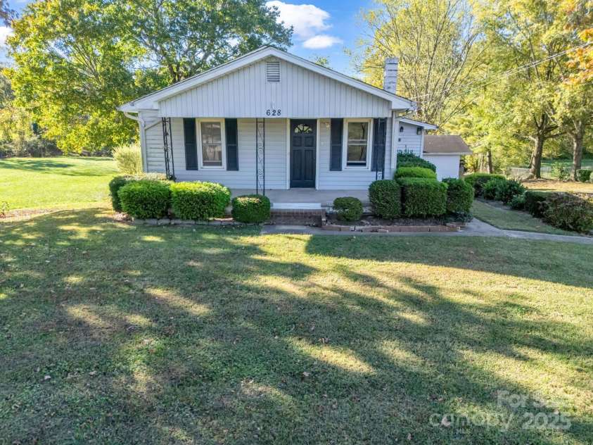 628 New Hope Road, Flat Rock, NC 28731.  MLS# CAR4326419, YatesRealty ID 4638. 