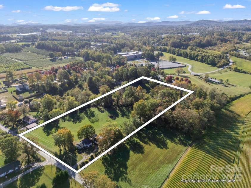 628 New Hope Road, Flat Rock, NC 28731.  MLS# CAR4326419, YatesRealty ID 4638. 