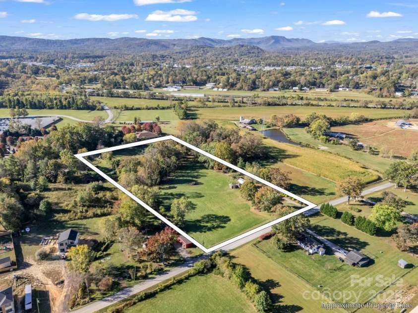 628 New Hope Road, Flat Rock, NC 28731.  MLS# CAR4326419, YatesRealty ID 4638. 